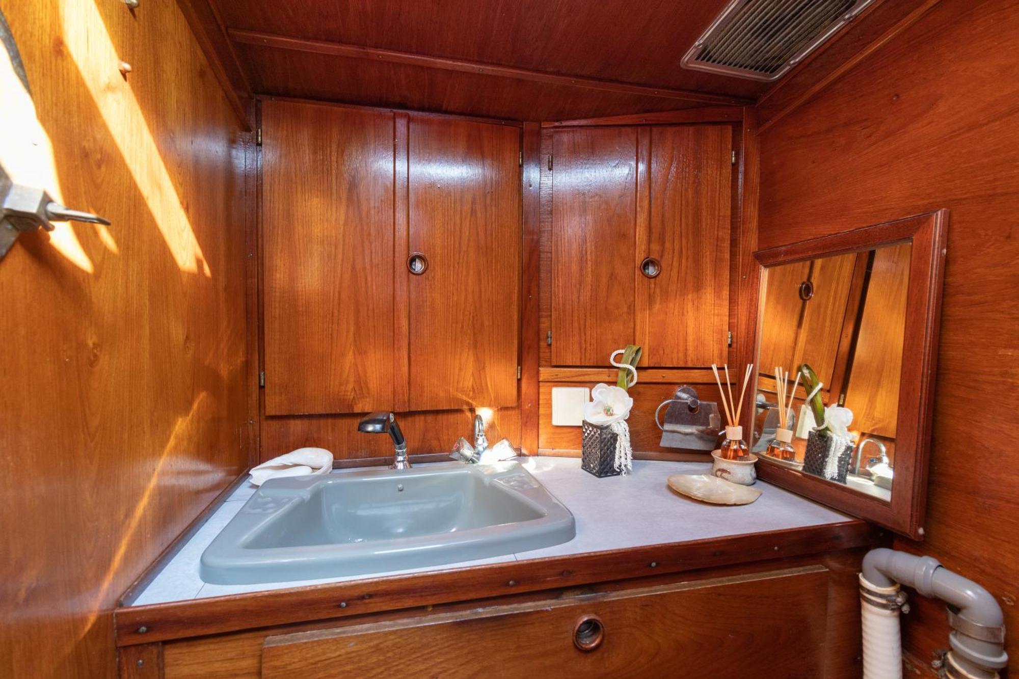 Quo Vadis Yacht Hotel Bari Luaran gambar