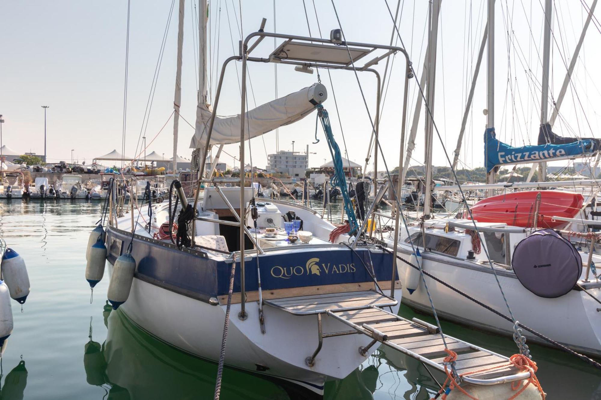 Quo Vadis Yacht Hotel Bari Luaran gambar