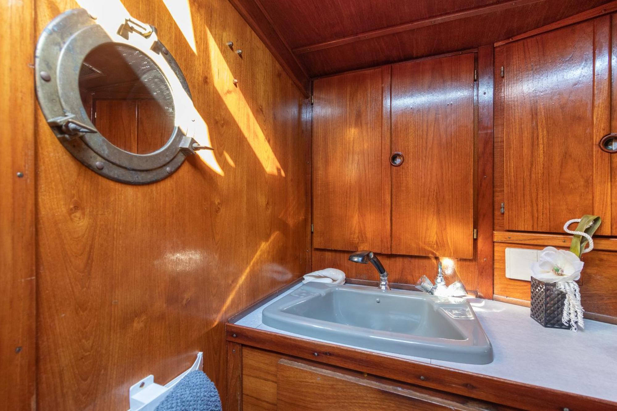 Quo Vadis Yacht Hotel Bari Luaran gambar